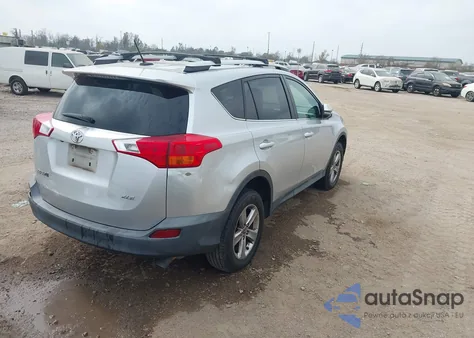 2015 Toyota Rav4 Xle z USA, uszkodzony, nr VIN 2T3WFREV7FW154694